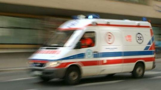 Wypadek na al. Tysiąclecia. Audi potrąciło dwoje rowerzystów na przejściu