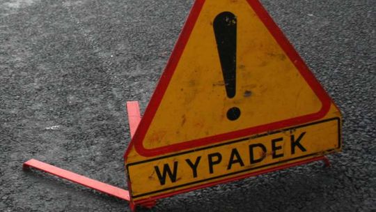Wypadek na al. Tysiąclecia. Ciężarówka wjechała w samochód osobowy