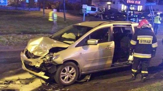 Wypadek na Al. Witosa. Jedna osoba w szpitalu