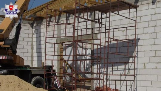 Wypadek na budowie, 38-latek spadł z dachu. W akcji śmigłowiec LPR