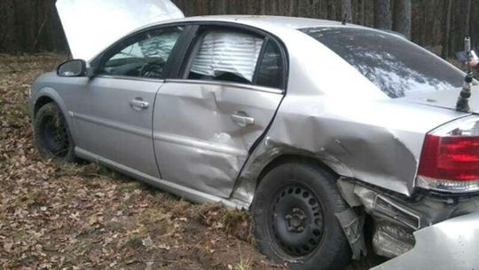 Wypadek na DK-19. Sreberko w rowie. Policjanci w szpitalu