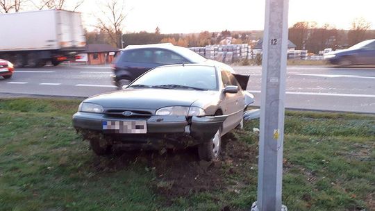 Wypadek na drodze krajowej nr 19. Samochód dostawczy zderzył się z osobowym