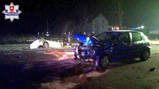 Wypadek na drodze nr 17. Cztery osoby ranne