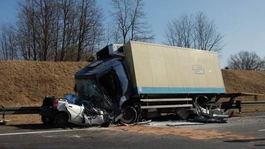 Wypadek na drodze S3. Nie żyje jedna osoba