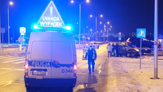 Wypadek na krajowej "siedemnastce". Dwie osoby trafiły do szpitala