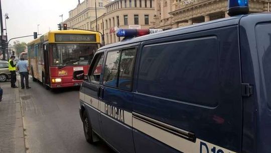 Wypadek na Krakowskim Przedmieściu. Autobus potrącił pieszą