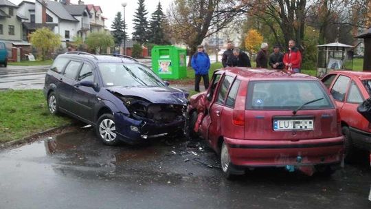 Wypadek na Nałkowskich. Pijany kierowca rozbił cztery samochody