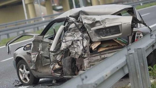 Wypadek na obwodnicy Lublina. Kierowca cofał, bo przegapił zjazd