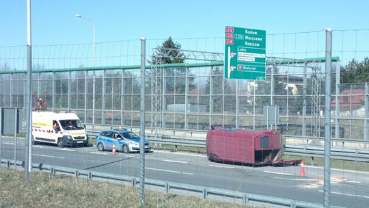 Wypadek na obwodnicy Lublina. Wyprzedzał, doszło do dachowania [zdjęcia]