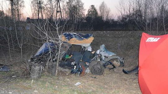 Wypadek na przejeździe kolejowym: Matka zginęła na miejscu, córka zmarła w szpitalu