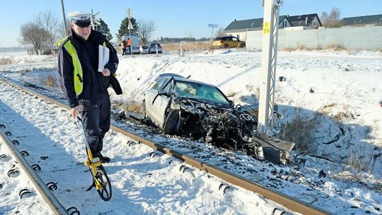 Wypadek na przejeździe kolejowym. PKP PLK zmienia trasy pociągów