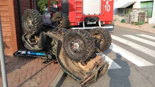 Wypadek na quadzie, przewrócił się na skrzyżowaniu (zdjęcia)