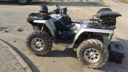 Wypadek na quadzie. Wjechał w dziurę w jezdni