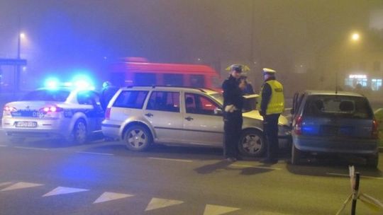 Wypadek na rondzie Mohyły, pożar samochodu przy ul. Lipowej (zdjęcia, wideo)