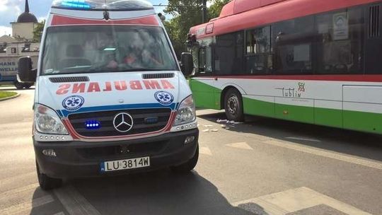 Wypadek na rondzie Mohyły. Starsza kobieta pod kołami trolejbusu