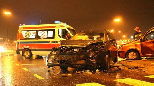 Wypadek na rondzie przy Makro (zdjęcia)