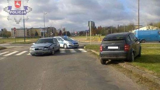 Wypadek na rondzie w Świdniku. Zderzyły się dwa samochody