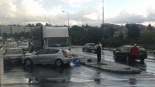 Wypadek na skrzyżowaniu al. Sikorskiego i Solidarności