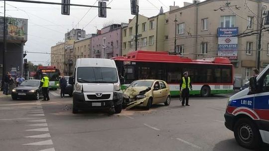 Wypadek na skrzyżowaniu ul. Lipowej z Narutowicza. Duże utrudnienia