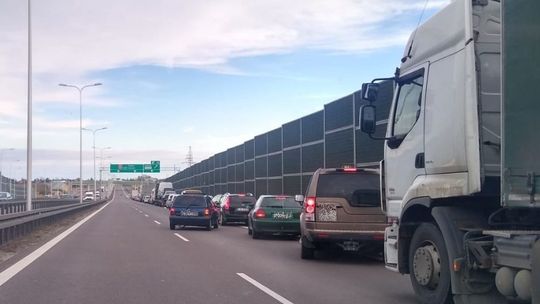 Wypadek na trasie Lublin-Piaski. Przewróciła się ciężarówka i zablokowała drogę