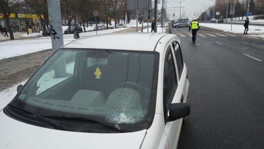 Wypadek na ul. Armii Krajowej. Piesza potrącona na przejściu