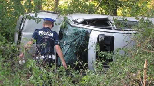 Wypadek na ul. Cienistej w Lublinie. Skoda wypadła z drogi