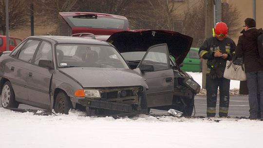 Wypadek na ul. Diamentowej: Jedna osoba trafiła do szpitala