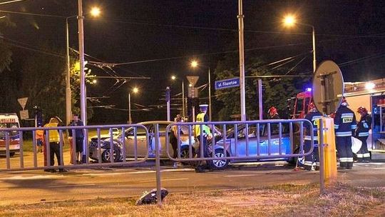 Wypadek na ul. Głębokiej. Zderzyły się dwa samochody