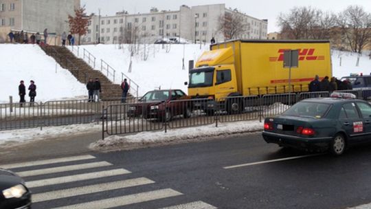 Wypadek na ul. Jana Pawła II. Dwie osoby ranne