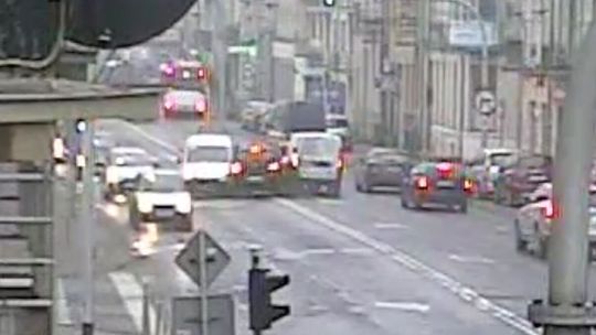 Wypadek na ul. Kunickiego w Lublinie. Volkswagen próbował uniknąć zderzenia. Rozbitych pięć samochodów