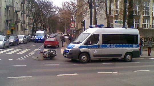 Wypadek na ul. Lipowej. Kierowca skutera trafił do szpitala