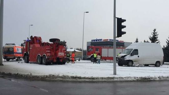 Wypadek na ul. Mełgiewskiej. Zderzyły się dwa samochody