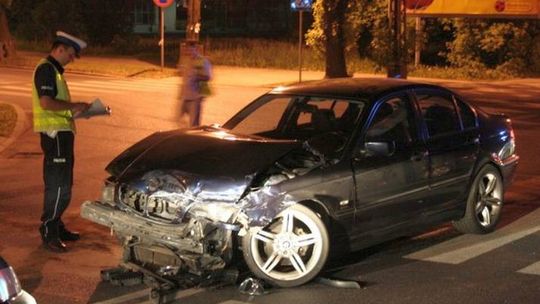 Wypadek na ul. Młyńskiej: Zderzenie dwóch aut (zdjęcia)