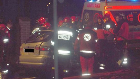 Wypadek na ul. Północnej. Kierowca lanosa wjechał w dwa autobusy