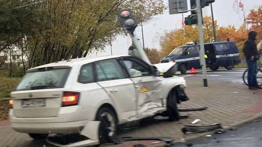 Wypadek na ul. Szeligowskiego. Zderzyły się trzy samochody