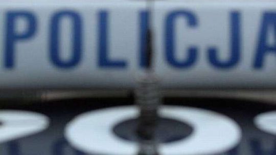 Wypadek na ul. Zorza. Pijany kierowca wjechał w drzewo