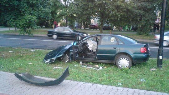 Wypadek na ul. Związkowej. Pieszy zginął pod kołami taksówki (zdjęcia)