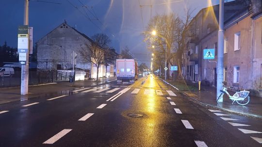 Wypadek na ulicy Krochmalnej. Ulica zamknięta, komunikacja miejska skierowana na objazdy