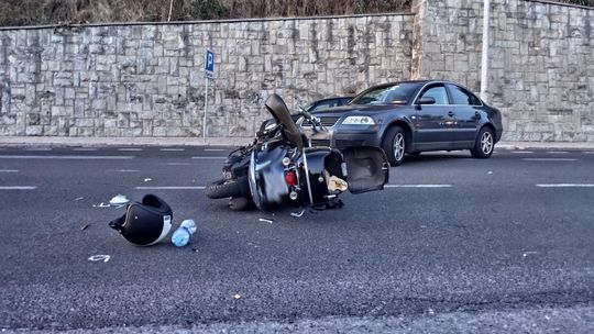Wypadek na ulicy Ruskiej w Lublinie. Kierujący skuterem przewieziony do szpitala