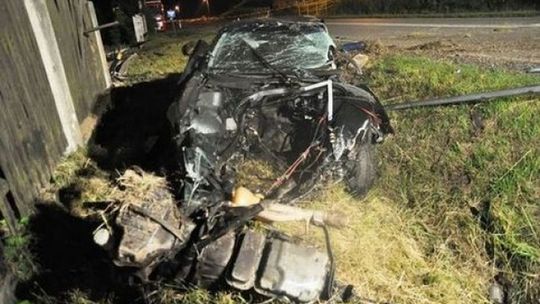 Wypadek opla. Kierowca w szpitalu, pasażer nie żyje