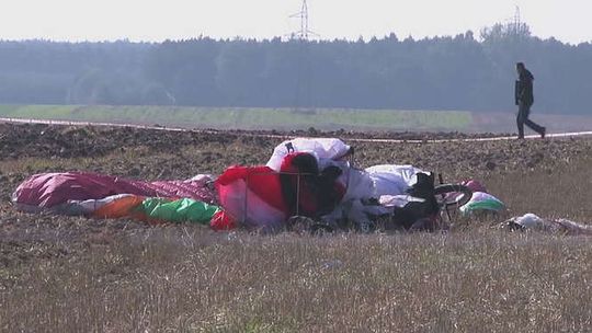 Wypadek paralotniarzy we Włoszczowie: Nie żyje dwóch mężczyzn