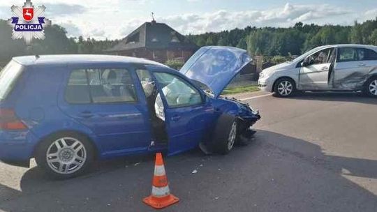 Wypadek pod Chełmem. Zderzenie volkswagena z mercedesem