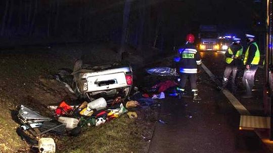 Wypadek pod Chełmem. Zginęły dwie osoby (zdjęcia)