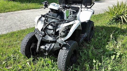 Wypadek Polaków w Grecji na quadzie. Zginął lekarz z Lublina, jego narzeczona jest ranna [zdjęcia]