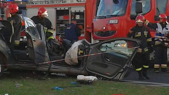 Wypadek przy Felicity: Samochód uderzył w latarnię. 4 osoby w szpitalu