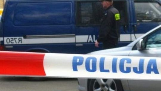 Wypadek przy pracy. Zginął przy naprawianiu auta