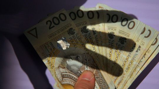 Wypadek, siostrzenica, kaucja. Prawdziwe były tylko pieniądze, która straciła 75-latka