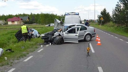 Wypadek w Aleksandrowie, kierowca zasłabł w trakcie jazdy