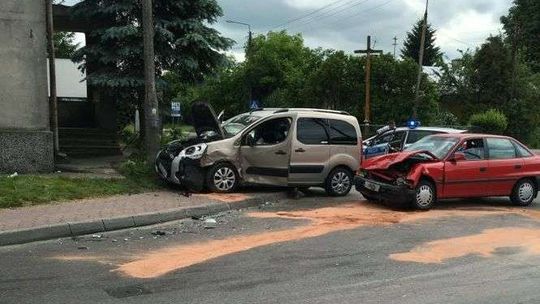 Wypadek w Bełżycach: Trzy osoby trafiły do szpitala