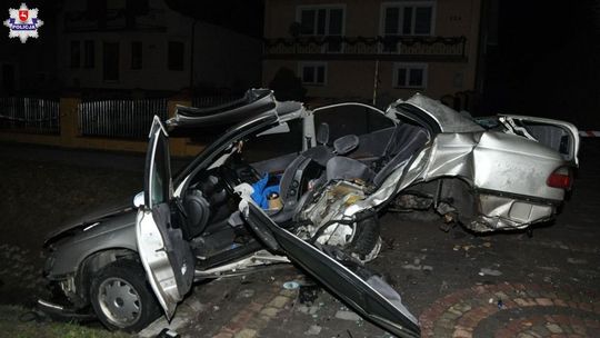 Wypadek w Biłgoraju: Samochód doszczętnie zniszczony. To cud, że nikt nie zginął